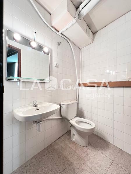 Foto 6563c4e2-d9a7-4a87-ae51-20e7a76e4a6f. Local comercial a Llefià Badalona Foto 6563c4e2-d9a7-4a87-ae51-20e7a76e4a6f. Local comercial a Llefià Badalona