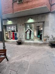 Traspàs Local Comercial Carrer de l'església. Se traspasa tienda de ropa especializada en vestidos de fiesta e Traspàs Local Comercial Carrer de l'església. Se traspasa tienda de ropa especializada en vestidos de fiesta e