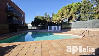 Pis a Sentmenat. Piso con piscina y una gran terraza en el centro de sentmenat Pis a Sentmenat. Piso con piscina y una gran terraza en el centro de sentmenat