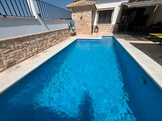 Casa adossada Calle jorge guillen. Casa con patio y piscina privada Casa adossada Calle jorge guillen. Casa con patio y piscina privada