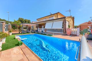 Chalet Carrer de l'ebre Chalet Carrer de l'ebre