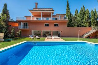 Maison à Sotogrande Costa. Villa indira  encantadora villa andaluza con piscina y jardín en Maison à Sotogrande Costa. Villa indira  encantadora villa andaluza con piscina y jardín en