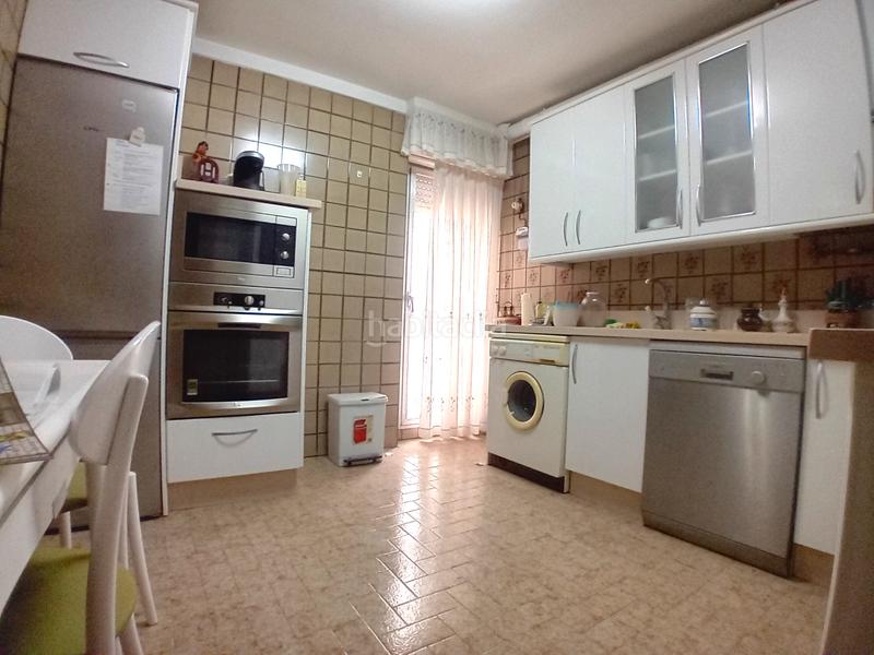 Foto 4507c114-fa1b-4d94-9550-46f9f7a0f7d0. Pis amb calefacció aparcament a Venta de Baños Foto 4507c114-fa1b-4d94-9550-46f9f7a0f7d0. Pis amb calefacció aparcament a Venta de Baños