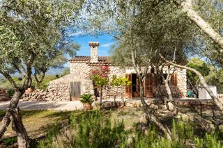 Masia  Poligon 7 rustega. Un refugio de paz en llubí Masia  Poligon 7 rustega. Un refugio de paz en llubí