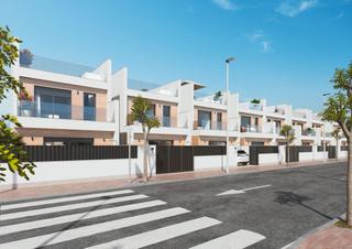 Casa adossada a San Pedro del Pinatar. Adosados de 3 dormitorios, 2 baños con piscina privada y solariu Casa adossada a San Pedro del Pinatar. Adosados de 3 dormitorios, 2 baños con piscina privada y solariu