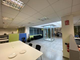 Affitto Locale commerciale Carrer de blasco de garay. Local comercial ampli i versàtil amb garatge i excel·lents prest Affitto Locale commerciale Carrer de blasco de garay. Local comercial ampli i versàtil amb garatge i excel·lents prest