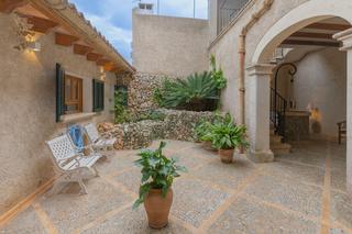 Haus in Petra. Se vende casa con 8 plazas de licencia turística ilimitada en pe Haus in Petra. Se vende casa con 8 plazas de licencia turística ilimitada en pe