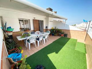 Maison jumelée Calle de la peñuela. Amplia casa de 3 plantas con terraza, chimenea y 4 dormitorios e Maison jumelée Calle de la peñuela. Amplia casa de 3 plantas con terraza, chimenea y 4 dormitorios e