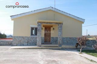 Casa en Alcoletge. Bonito chalet con dos viviendas, jardín y piscina en alcoletge Casa en Alcoletge. Bonito chalet con dos viviendas, jardín y piscina en alcoletge
