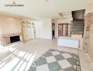 Maison jumelée à Ciutat Jardí. Casa con 5 habitaciones + zona comunitaria con piscina en lleid Maison jumelée à Ciutat Jardí. Casa con 5 habitaciones + zona comunitaria con piscina en lleid