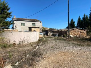 Rural plot in Santa Bàrbara. Fantástico chalet en finca a 5 minutos andando del pueblo. Rural plot in Santa Bàrbara. Fantástico chalet en finca a 5 minutos andando del pueblo.