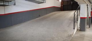 Parking coche en Sant Celoni. San celoni centro plaza de aparcamiento junto plaza 1octubre, má Parking coche en Sant Celoni. San celoni centro plaza de aparcamiento junto plaza 1octubre, má