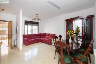 Maison jumelée Calle del ocho de marzo. Adosada en armilla a 1 minuto del metro Maison jumelée Calle del ocho de marzo. Adosada en armilla a 1 minuto del metro