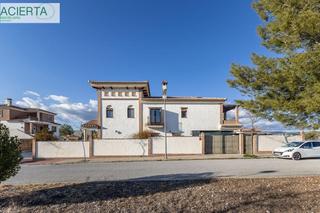 Xalet  Venus 18. Chalet en urbanización entre alamos pantano de cubillas Xalet  Venus 18. Chalet en urbanización entre alamos pantano de cubillas