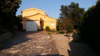 Miete Chalet Urbanización. Casa en parcela plana Miete Chalet Urbanización. Casa en parcela plana