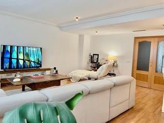 Flat in Avinguda novelda 104. Piso con amplia terraza Flat in Avinguda novelda 104. Piso con amplia terraza