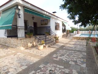 Xalet a Camí del pantanet 8. Chalet amueblado urbano Xalet a Camí del pantanet 8. Chalet amueblado urbano