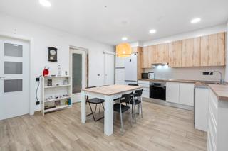 Flat in Carrer de tapioles 20. Amplio piso con encanto Flat in Carrer de tapioles 20. Amplio piso con encanto