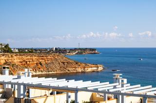 Maison jumelée à Aguamarina. Impresionante villa esquina en campoamor con vistas al mar Maison jumelée à Aguamarina. Impresionante villa esquina en campoamor con vistas al mar