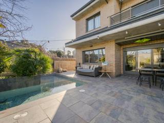 Reihenhaus in Valdepastores-Las Encinas. Chalet de esquina con piscina privada Reihenhaus in Valdepastores-Las Encinas. Chalet de esquina con piscina privada