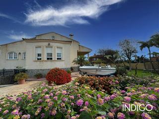 Chalet  Mestral. Chalet de lujo con piscina, barbacoa y lindos jardines  en san v Chalet  Mestral. Chalet de lujo con piscina, barbacoa y lindos jardines  en san v