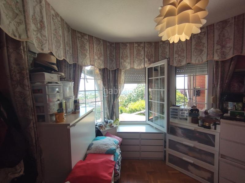 Foto 3d3de59c-39d9-4de0-9fa0-e54f32d5f405. Chalet avec cheminée chauffage parking piscine dans Torrelodones Foto 3d3de59c-39d9-4de0-9fa0-e54f32d5f405. Chalet avec cheminée chauffage parking piscine dans Torrelodones