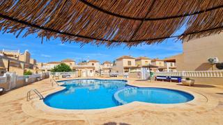 Casa adossada Calle la sagra. Casa adosada de 2 dormitorios y 2 baños bien mantenida en los al Casa adossada Calle la sagra. Casa adosada de 2 dormitorios y 2 baños bien mantenida en los al