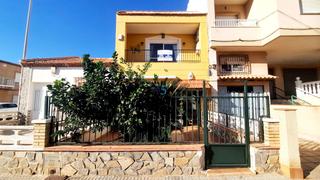 Maison jumelée  Calle ramos carratala. Espaciosa casa adosada de 3 dormitorios y 2 baños en los urrutia Maison jumelée  Calle ramos carratala. Espaciosa casa adosada de 3 dormitorios y 2 baños en los urrutia
