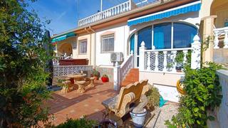 Casa  Avenida antonio quesada. Hermoso bungalow de 2 dormitorios con orientación sur en el comp Casa  Avenida antonio quesada. Hermoso bungalow de 2 dormitorios con orientación sur en el comp