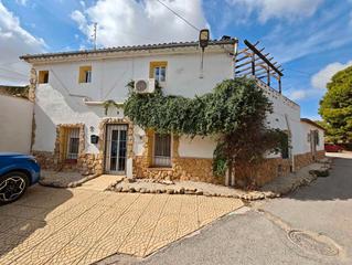 Casale in Yecla. Encantadora casa de campo de 4 dormitorios y 2 baños en el pinto Casale in Yecla. Encantadora casa de campo de 4 dormitorios y 2 baños en el pinto