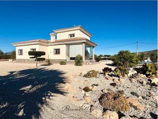 Xalet a Pinoso. Preciosa villa de 4 dormitorios y 4 baños en pinoso Xalet a Pinoso. Preciosa villa de 4 dormitorios y 4 baños en pinoso