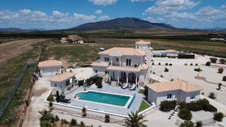 Chalet à Pinoso. Impresionante villa de nueva construcción, lista para entrar a v Chalet à Pinoso. Impresionante villa de nueva construcción, lista para entrar a v