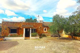 Masia  De ses pedreres. Encantadora finca rústica con vistas a la montaña  un rincón de Masia  De ses pedreres. Encantadora finca rústica con vistas a la montaña  un rincón de