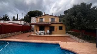 Casa Carrer del ripollès. Encantadora casa en calonge con piscina y amplio jardín Casa Carrer del ripollès. Encantadora casa en calonge con piscina y amplio jardín