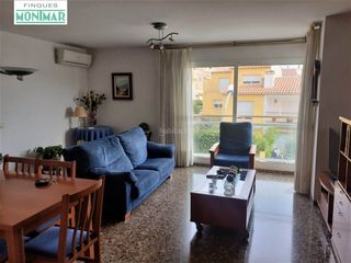 Piso en Centre. Excelente piso de tres dormitorios con piscina comunitaria Piso en Centre. Excelente piso de tres dormitorios con piscina comunitaria