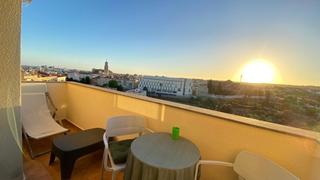 Lloguer Àtic a Nord. Ático luminoso en alquiler temporal con muebles, con vistas espe Lloguer Àtic a Nord. Ático luminoso en alquiler temporal con muebles, con vistas espe
