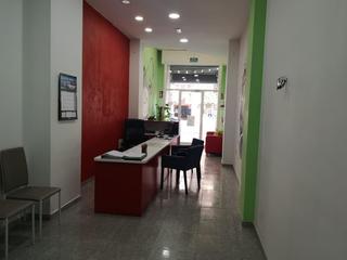 Local commercial à Carrer d'aragó 401. Venta de local precio, ..... 210.000€,....... de 90m2 en el eixa Local commercial à Carrer d'aragó 401. Venta de local precio, ..... 210.000€,....... de 90m2 en el eixa