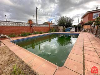Finca rústica a Santa Oliva. 101934 les pedreres, parcela de 560 m2 con garaje y piscina Finca rústica a Santa Oliva. 101934 les pedreres, parcela de 560 m2 con garaje y piscina