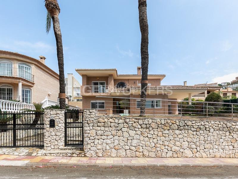 Foto 4b411d82-3d6d-467e-9d9b-85ab05aa9bed. Casa magnífica casa independiente frente al mar en Cullera Foto 4b411d82-3d6d-467e-9d9b-85ab05aa9bed. Casa magnífica casa independiente frente al mar en Cullera