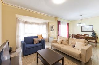 Lloguer Apartament Carrer de la mare de déu. Amplia propiedad en sueca Lloguer Apartament Carrer de la mare de déu. Amplia propiedad en sueca