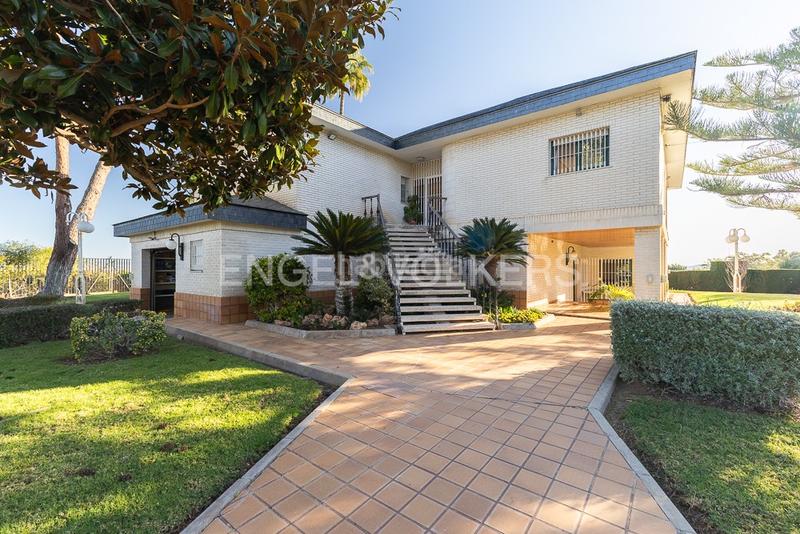 Foto f4614490-4988-4d01-b5ff-eedec3b436f9. Rent house with heating parking pool in Cumbres de Calicanto Torrent Foto f4614490-4988-4d01-b5ff-eedec3b436f9. Rent house with heating parking pool in Cumbres de Calicanto Torrent