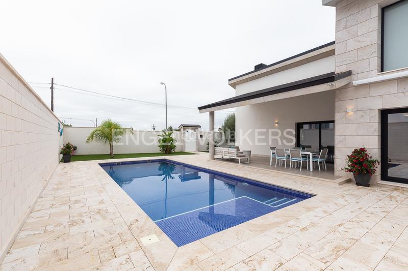 Foto 86a99373-f703-44e3-8afc-ff892bf0556d. Casa amb calefacció aparcament piscina a El Carme-Sant Agustí-Bonavista Eliana (l´) Foto 86a99373-f703-44e3-8afc-ff892bf0556d. Casa amb calefacció aparcament piscina a El Carme-Sant Agustí-Bonavista Eliana (l´)