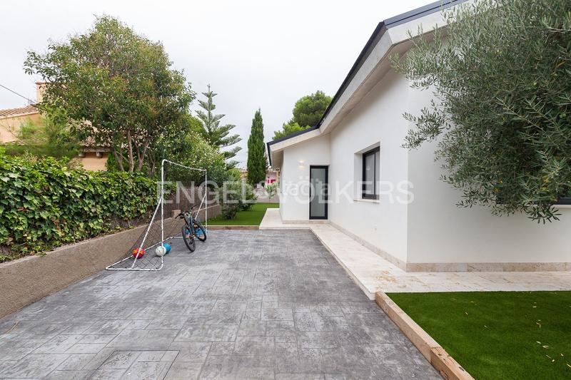Foto bbc73ac8-f14c-4f9a-9121-c894e6f53bb7. Casa amb calefacció aparcament piscina a El Carme-Sant Agustí-Bonavista Eliana (l´) Foto bbc73ac8-f14c-4f9a-9121-c894e6f53bb7. Casa amb calefacció aparcament piscina a El Carme-Sant Agustí-Bonavista Eliana (l´)