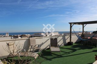 Ático Avinguda oliveres (de les). Ático con terraza y solárium Ático Avinguda oliveres (de les). Ático con terraza y solárium