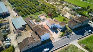 Maison à Carretera valència, tortosa, spain carretera de valencia. Masía con terreno y varias construcciones a un paso de tortosa Maison à Carretera valència, tortosa, spain carretera de valencia. Masía con terreno y varias construcciones a un paso de tortosa