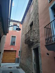 Edifici a Del marquès de pere portusa 14. Casa de poble al nucli antic, el teu refugi al cor de sant joan Edifici a Del marquès de pere portusa 14. Casa de poble al nucli antic, el teu refugi al cor de sant joan