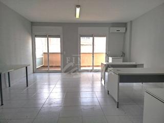 Location Bureau à Centre. Oficina muy bien conservada con terraza situada en la zona centr Location Bureau à Centre. Oficina muy bien conservada con terraza situada en la zona centr