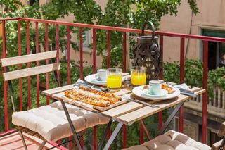 Holiday lettings Apartment Carrer pau (de na). 4hab, soleado y con encanto Holiday lettings Apartment Carrer pau (de na). 4hab, soleado y con encanto