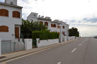 Alquiler Casa adosada en Carrer pontasgo, 10. Adosado en primera linea de mar Alquiler Casa adosada en Carrer pontasgo, 10. Adosado en primera linea de mar