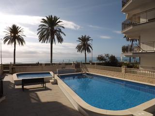 Àtic  Paseo maritim. Exquisito apartamento semi reformado en primera línea lateral al Àtic  Paseo maritim. Exquisito apartamento semi reformado en primera línea lateral al